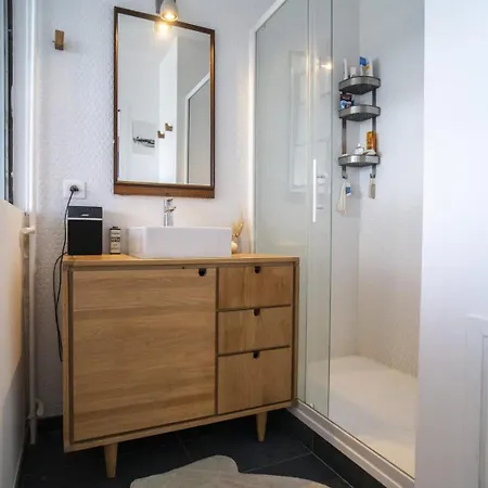 Family Nest With Sacre-coeur And Eiffel Tower View Apartament Paryż