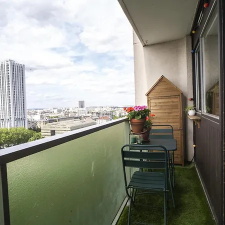Family Nest With Sacre-coeur And Eiffel Tower View *