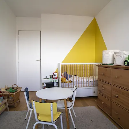 Family Nest With Sacre-coeur And Eiffel Tower View