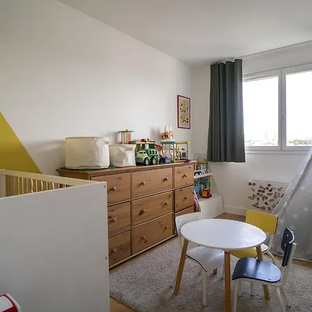 Family Nest With Sacre-coeur And Eiffel Tower View *